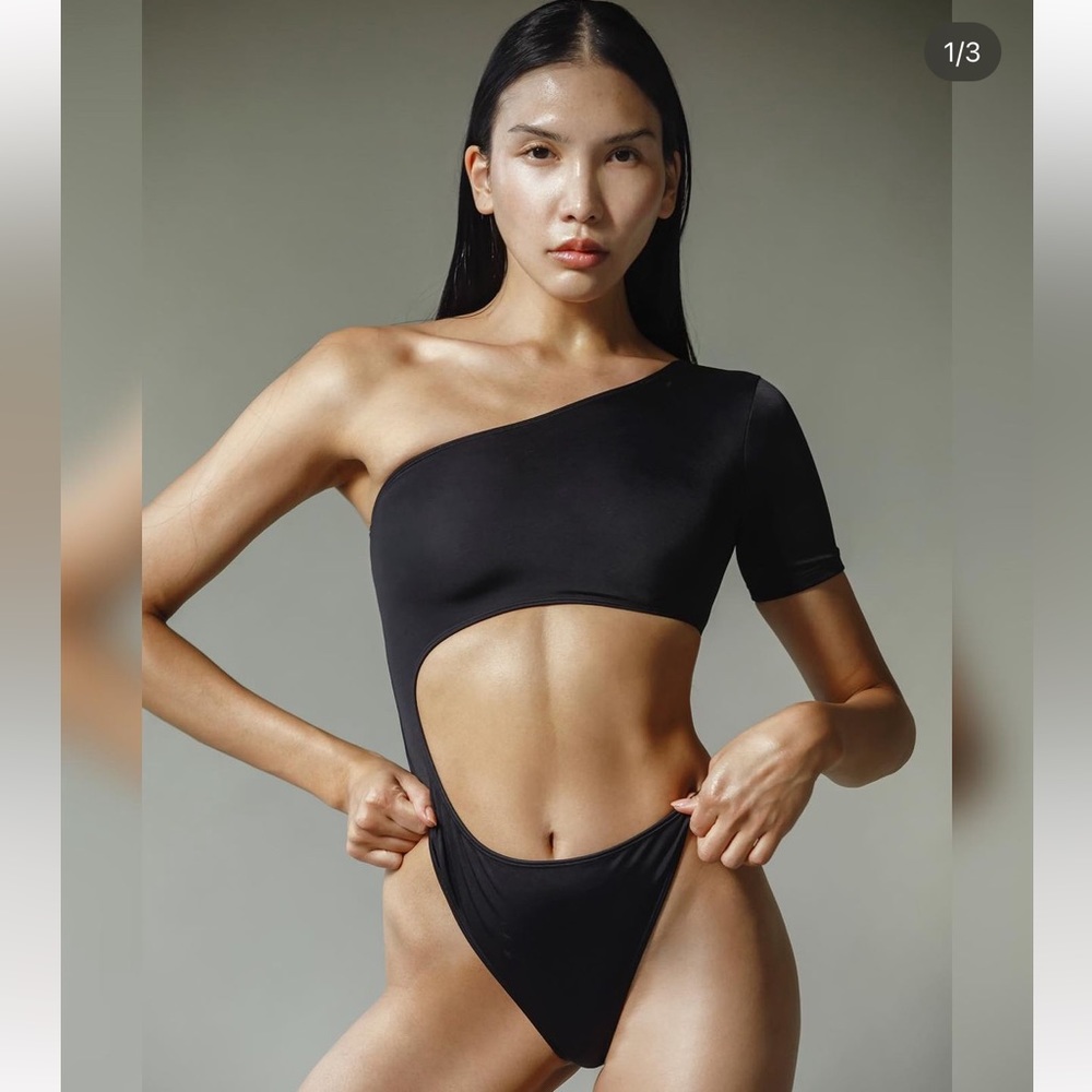 Alo yoga body wave bodysuit